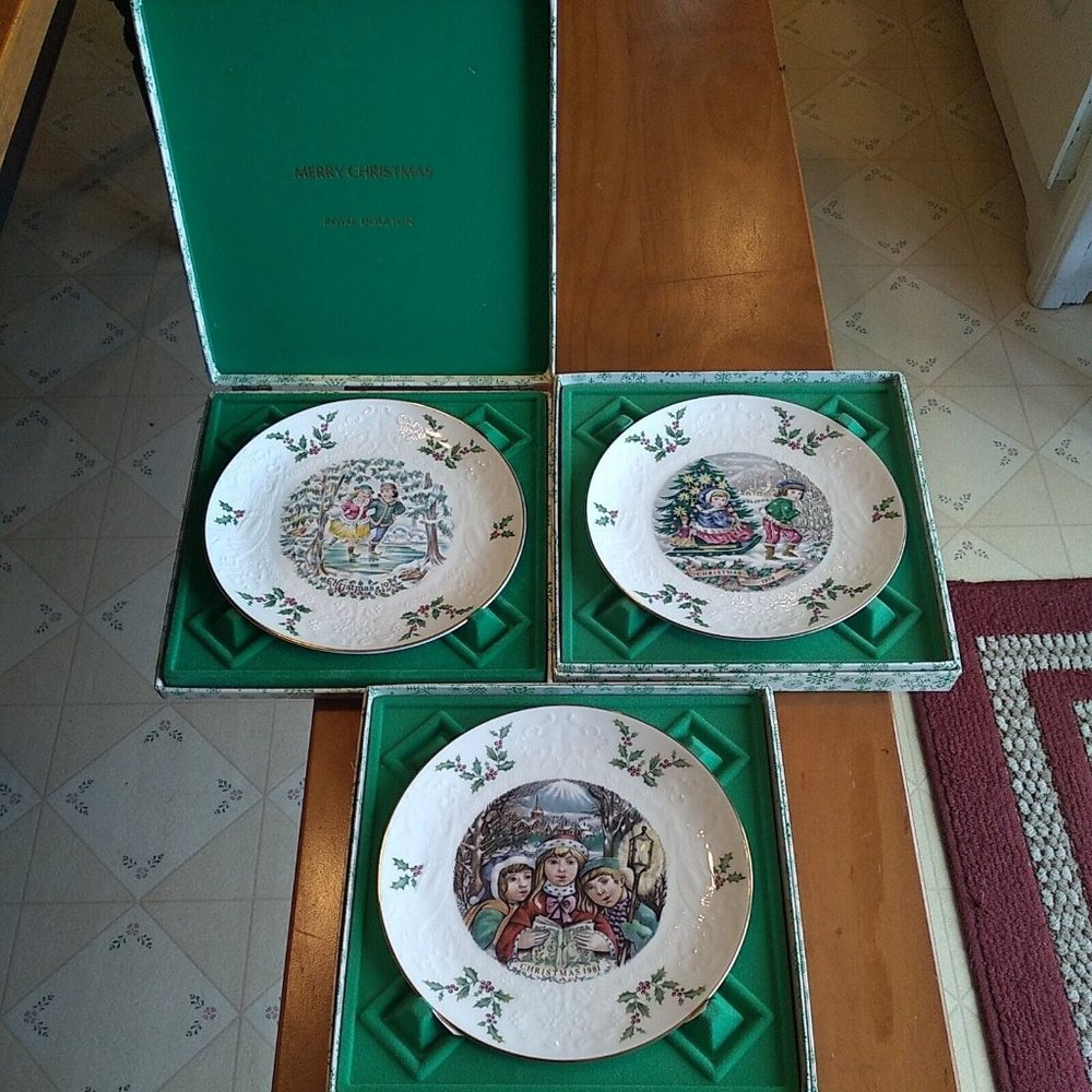 Vintage 1977 , 79 & 81 Royal Doulton Merry Christmas Collector's Plate with Box
